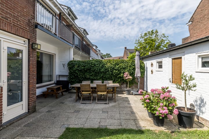 Photo 3 of Petroniusstraat 1