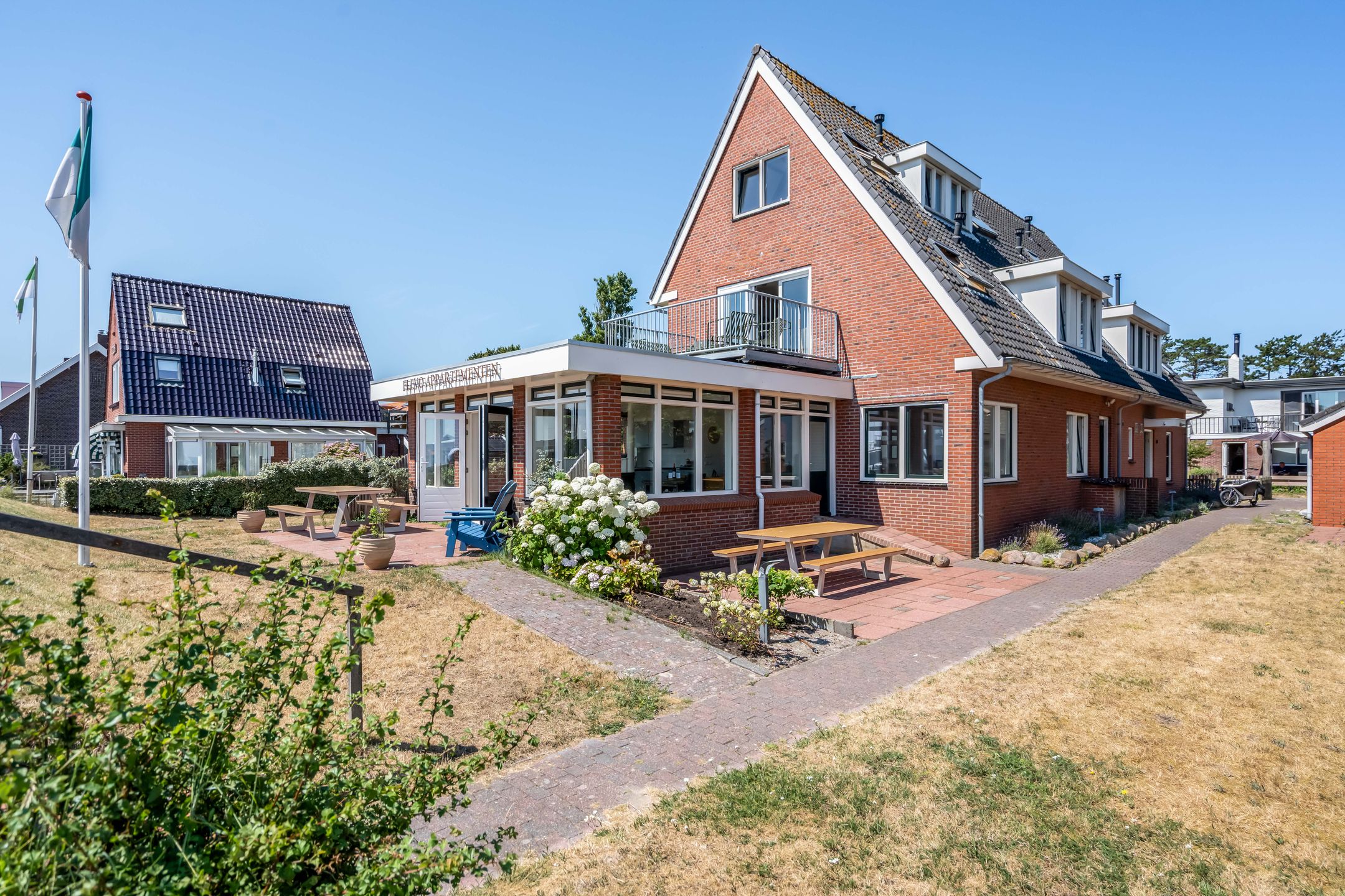 2-bedroom freehold villa in Vlieland — photo 1 of 5
