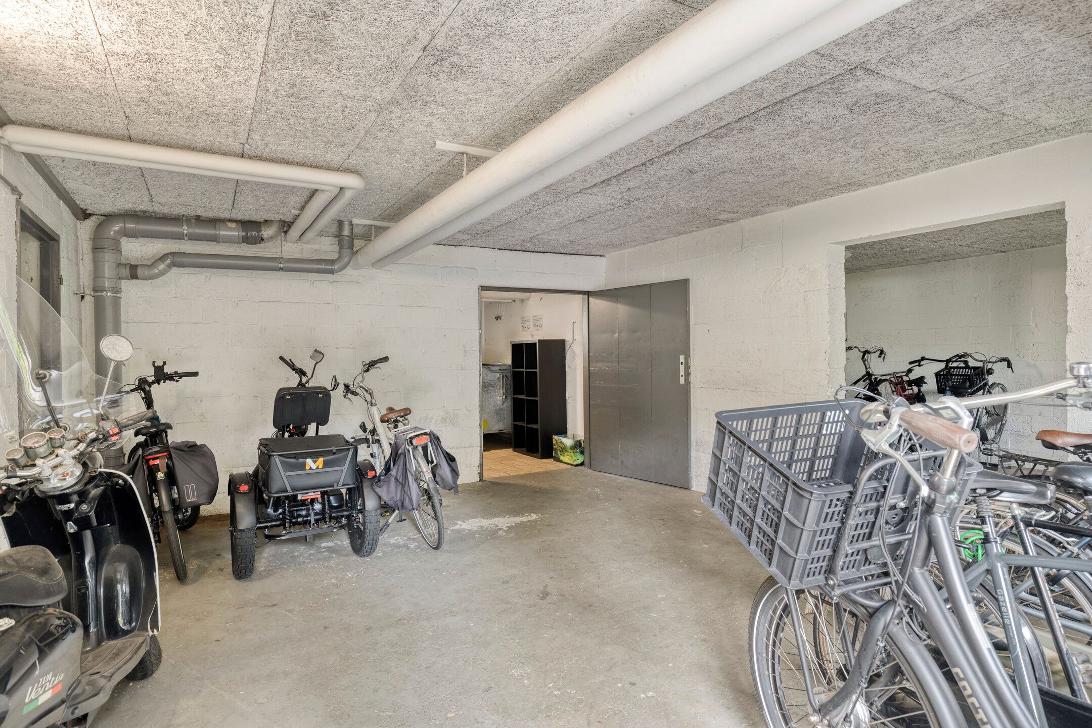 Photo 36 of Aert van Neslaan 206