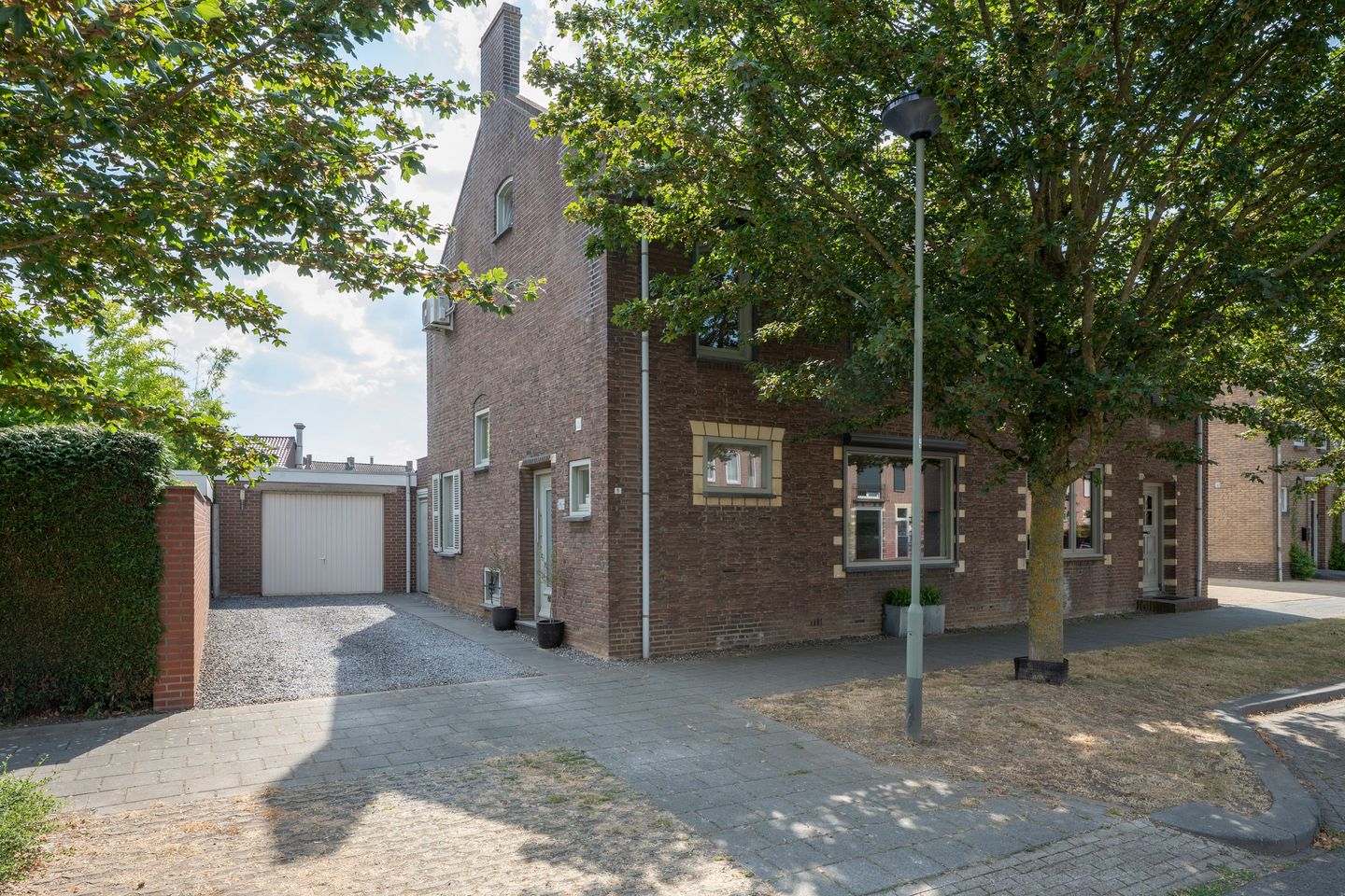 Foto 1 van Ambiorixstraat 1