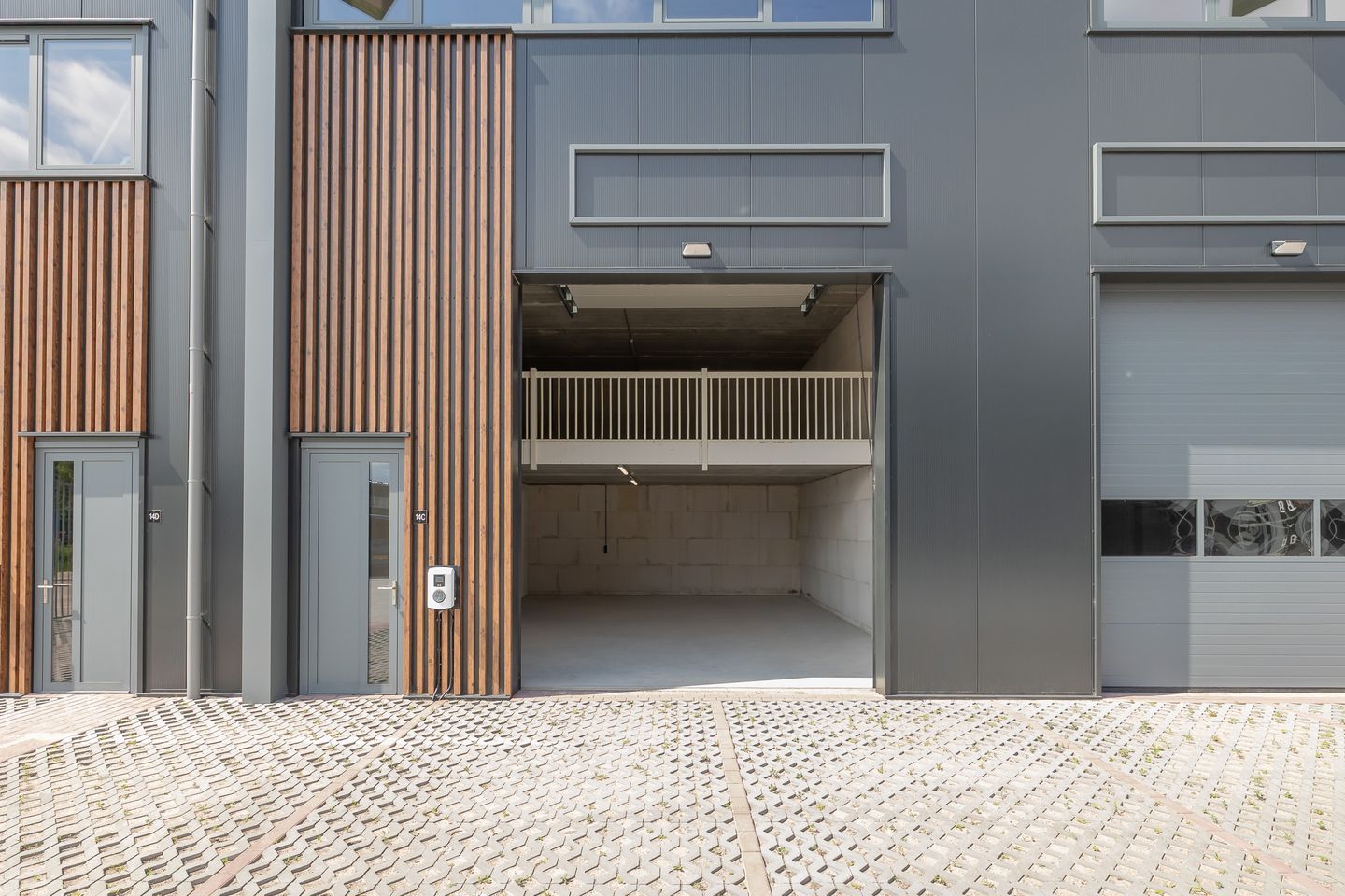 View photo 2 of Visserstraat 14-C