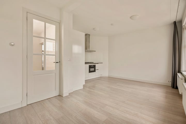 Photo 5 of Van Spilbergenstraat 136-3