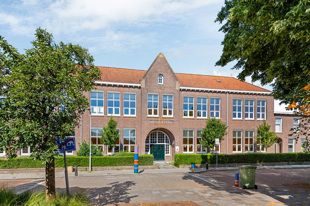 Photo 37 of Looxmastraat 28