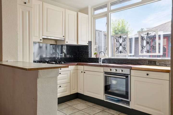 Hoekwoning te koop: Ooievaarstraat 40, Deventer