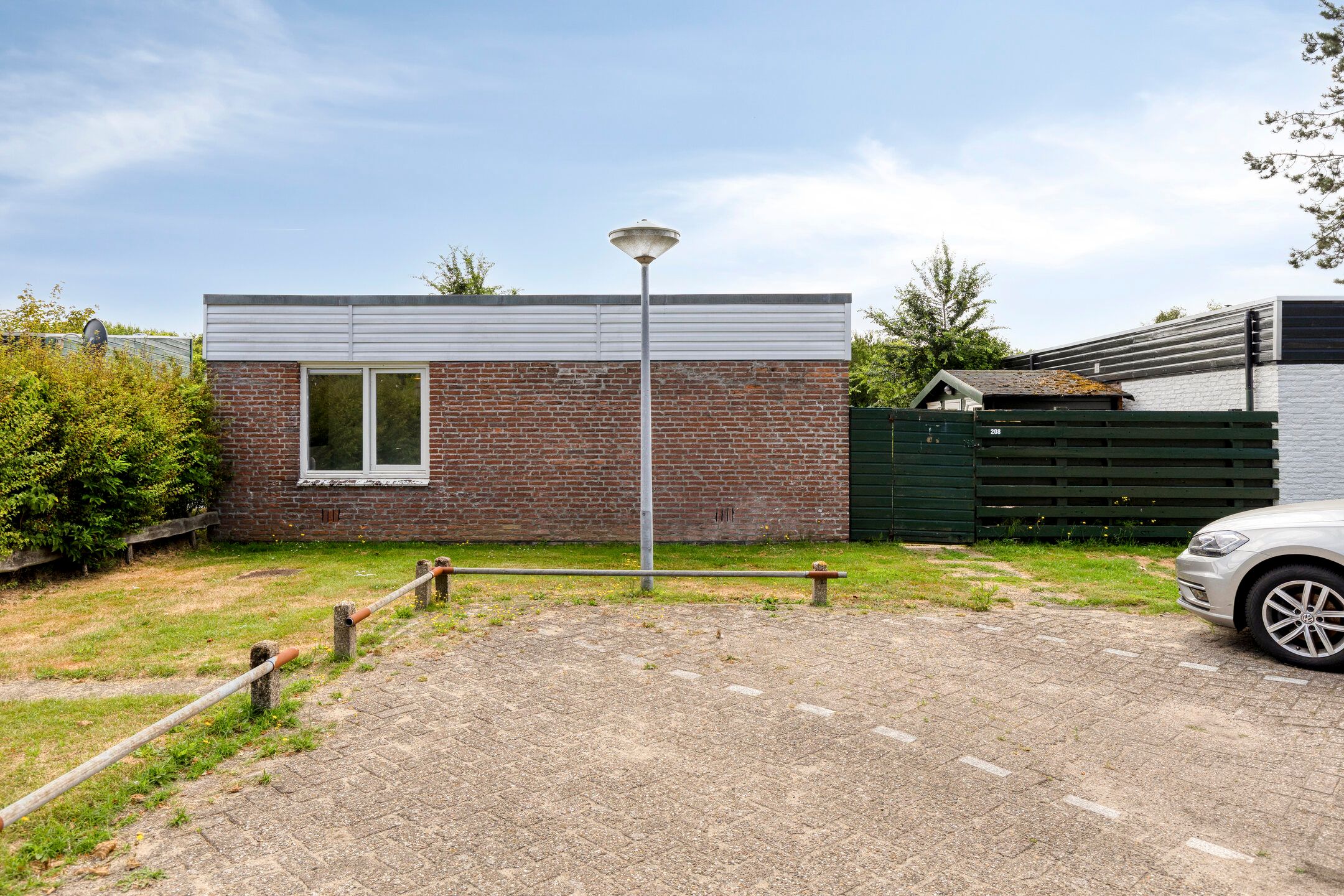 2-bedroom freehold villa in Noordwijkerhout — photo 1 of 5