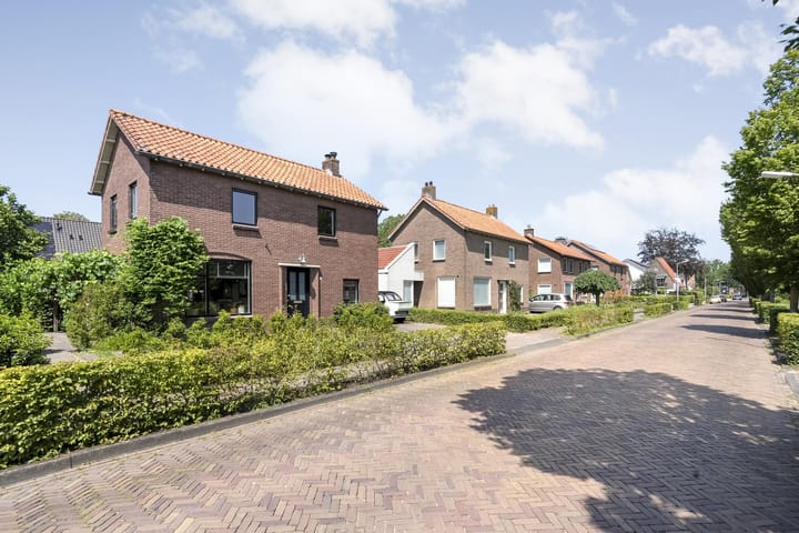 Photo 2 of Prins Bernhardstraat 8