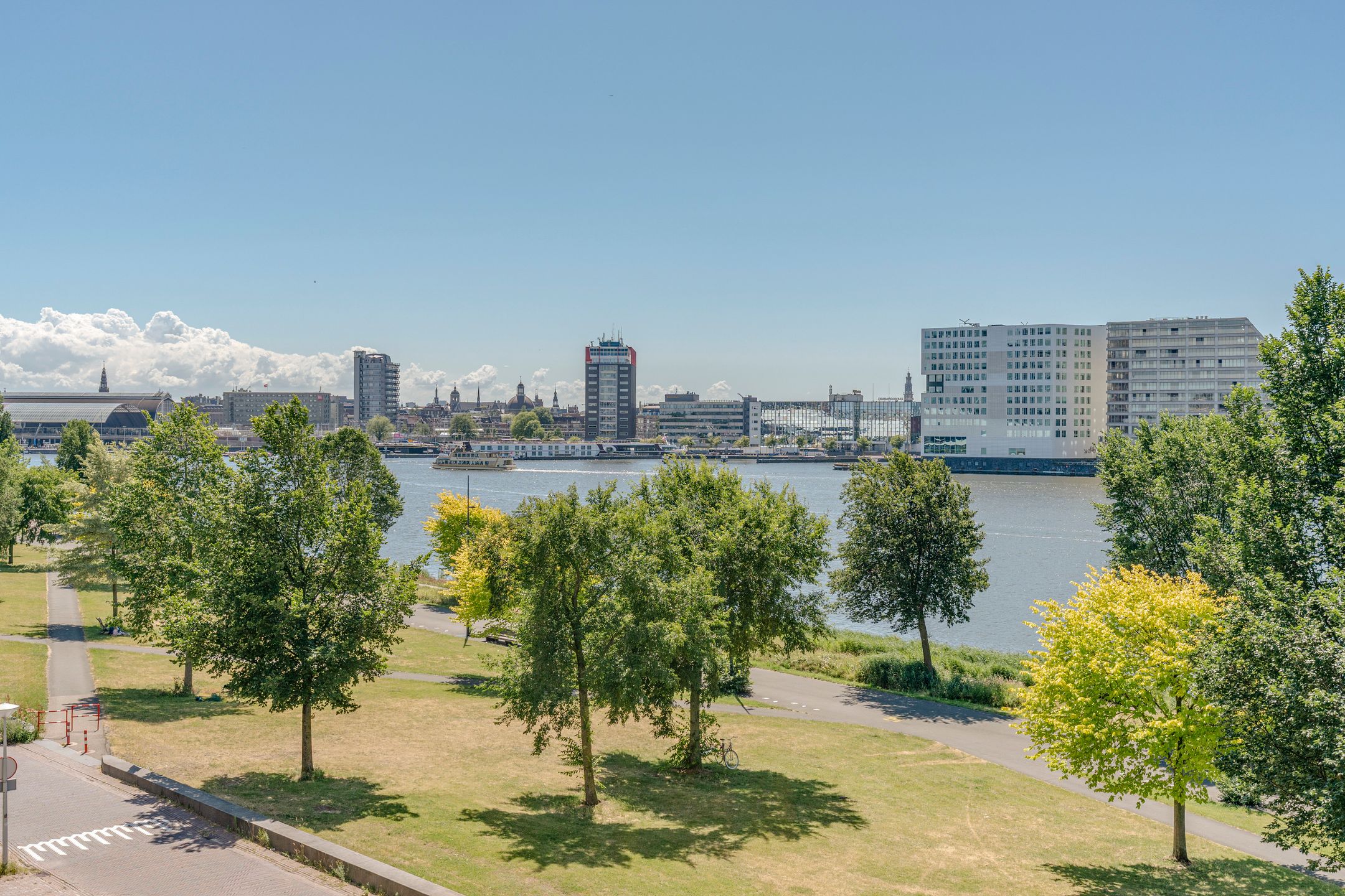 Photo 9 of Overhoeksparklaan 252
