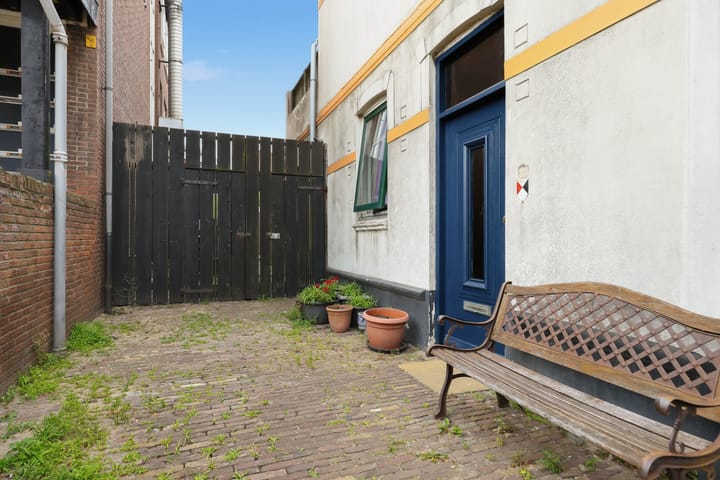 Foto 3 van Voorstraat 2