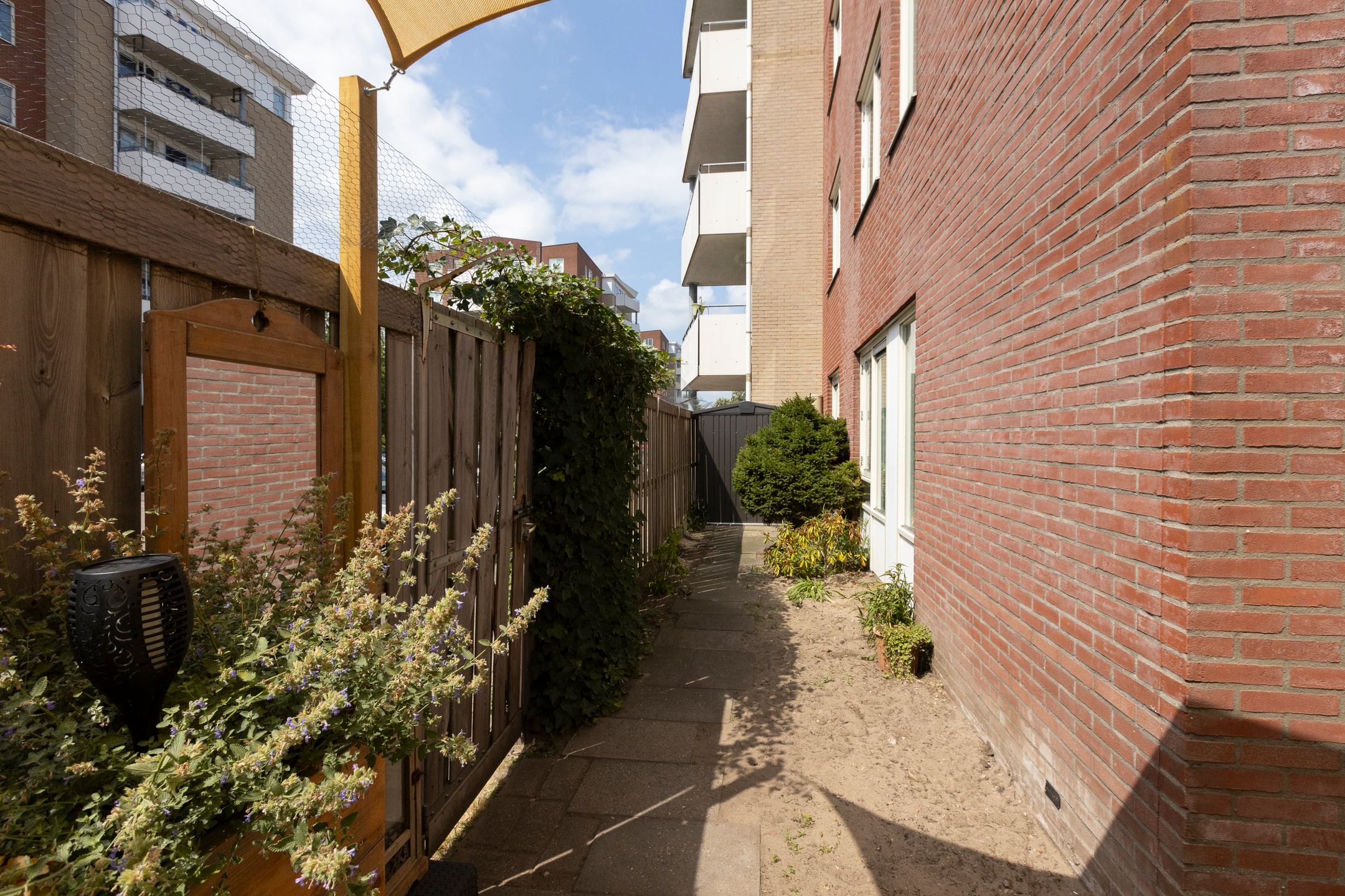 Photo 21 of Leeghwaterstraat 2