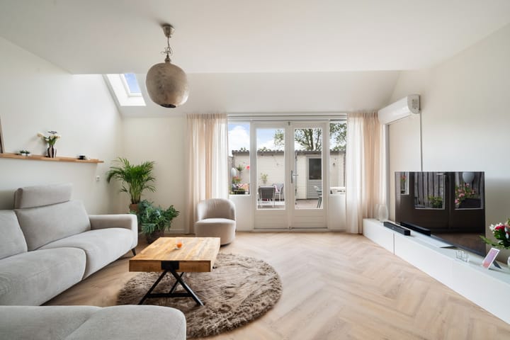 Tussenwoning te koop: Venus 63, Berkel En Rodenrijs