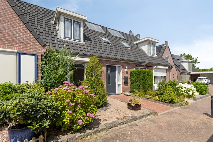 Tussenwoning te koop: Kapelaan Heggehof 6, 'S-Heerenberg