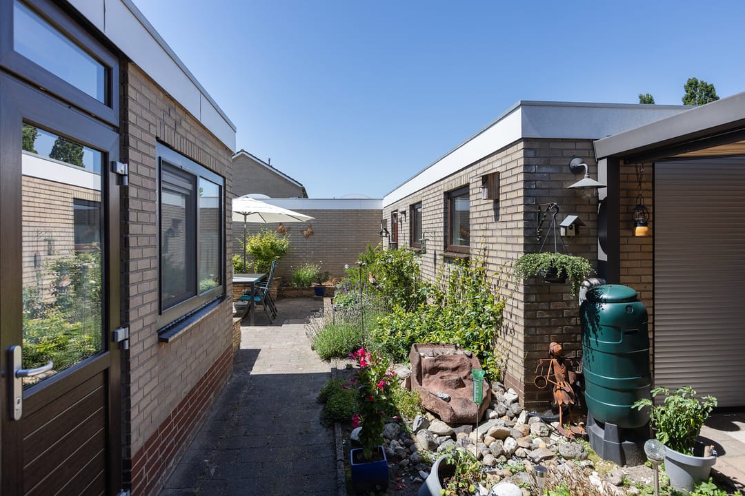 Photo 32 of Witte de Withstraat 9