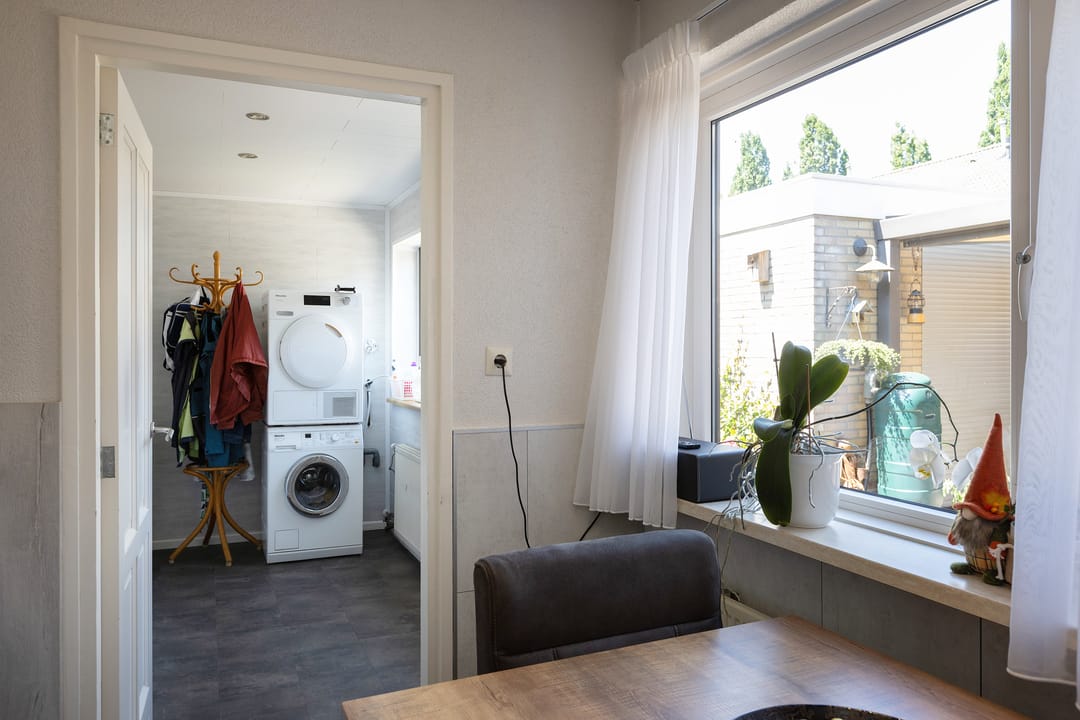 Photo 11 of Witte de Withstraat 9