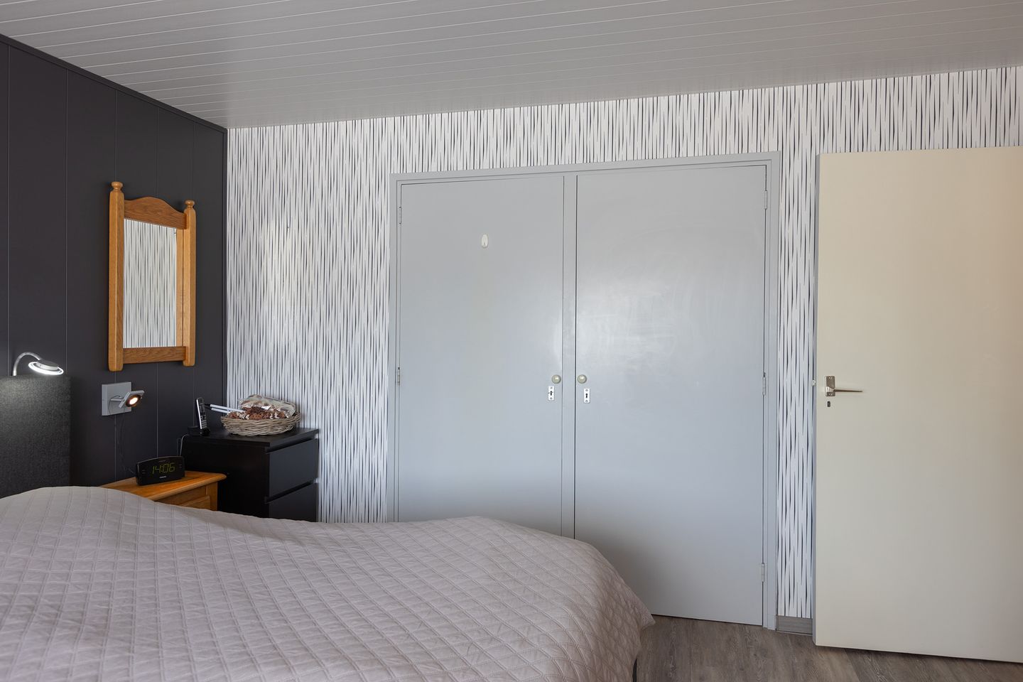 Photo 19 of Witte de Withstraat 9