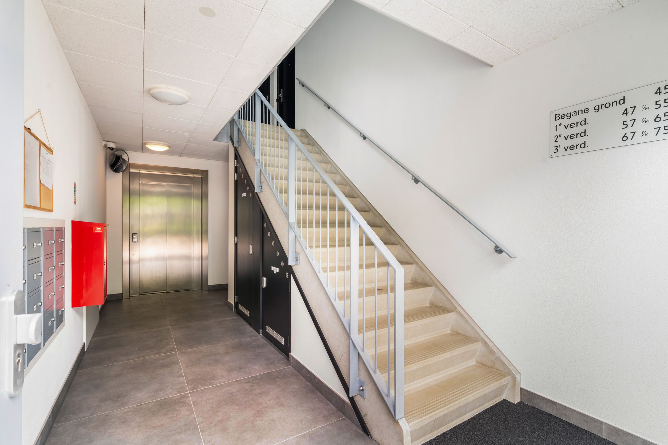 Photo 9 of Muiderstraat 51