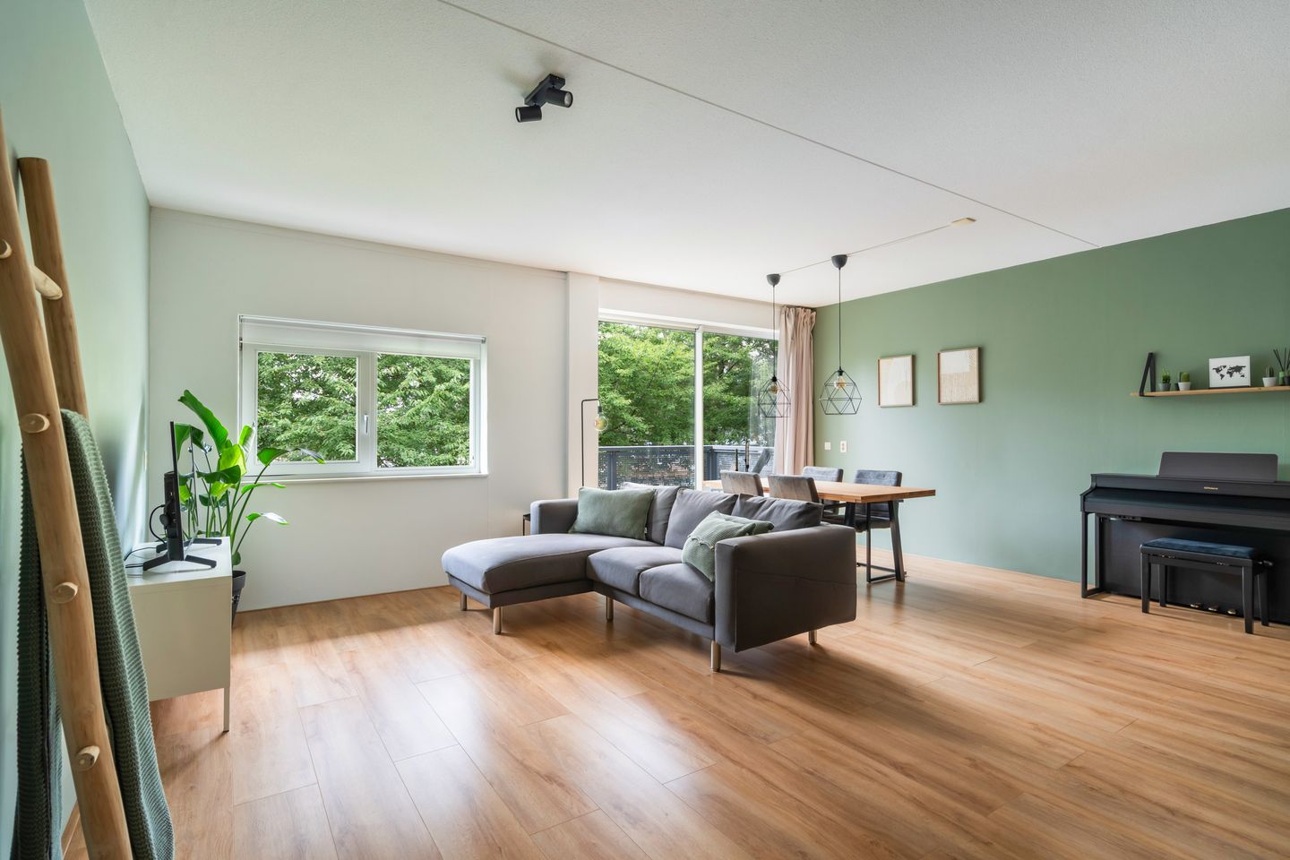 Photo 14 of Muiderstraat 51