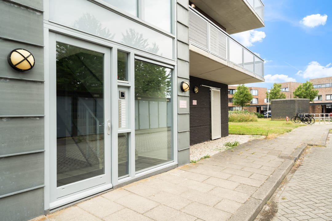 Photo 8 of Muiderstraat 51