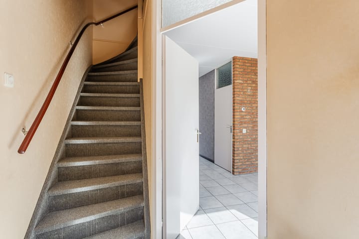 Tussenwoning te koop: Van Goghlaan 52, Nijkerk