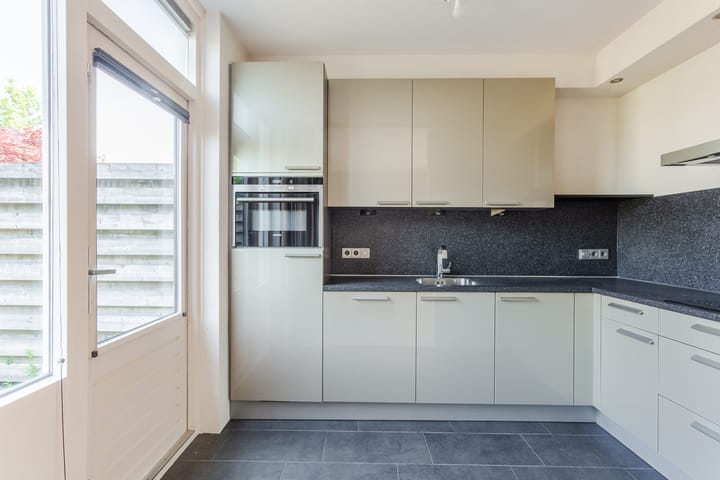 Tussenwoning te koop: Van Goghlaan 52, Nijkerk