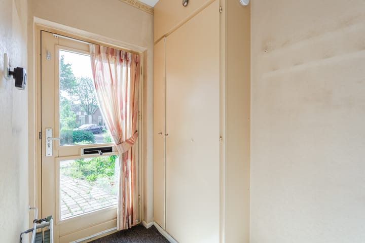 Tussenwoning te koop: Van Goghlaan 52, Nijkerk