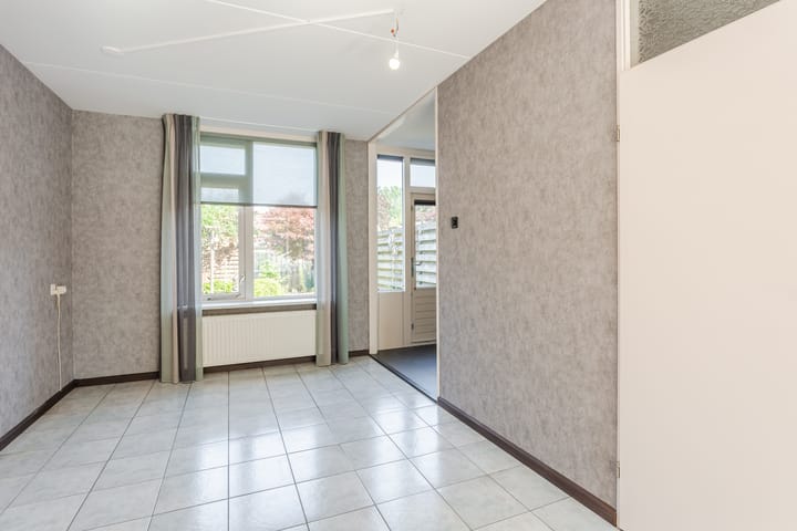 Tussenwoning te koop: Van Goghlaan 52, Nijkerk