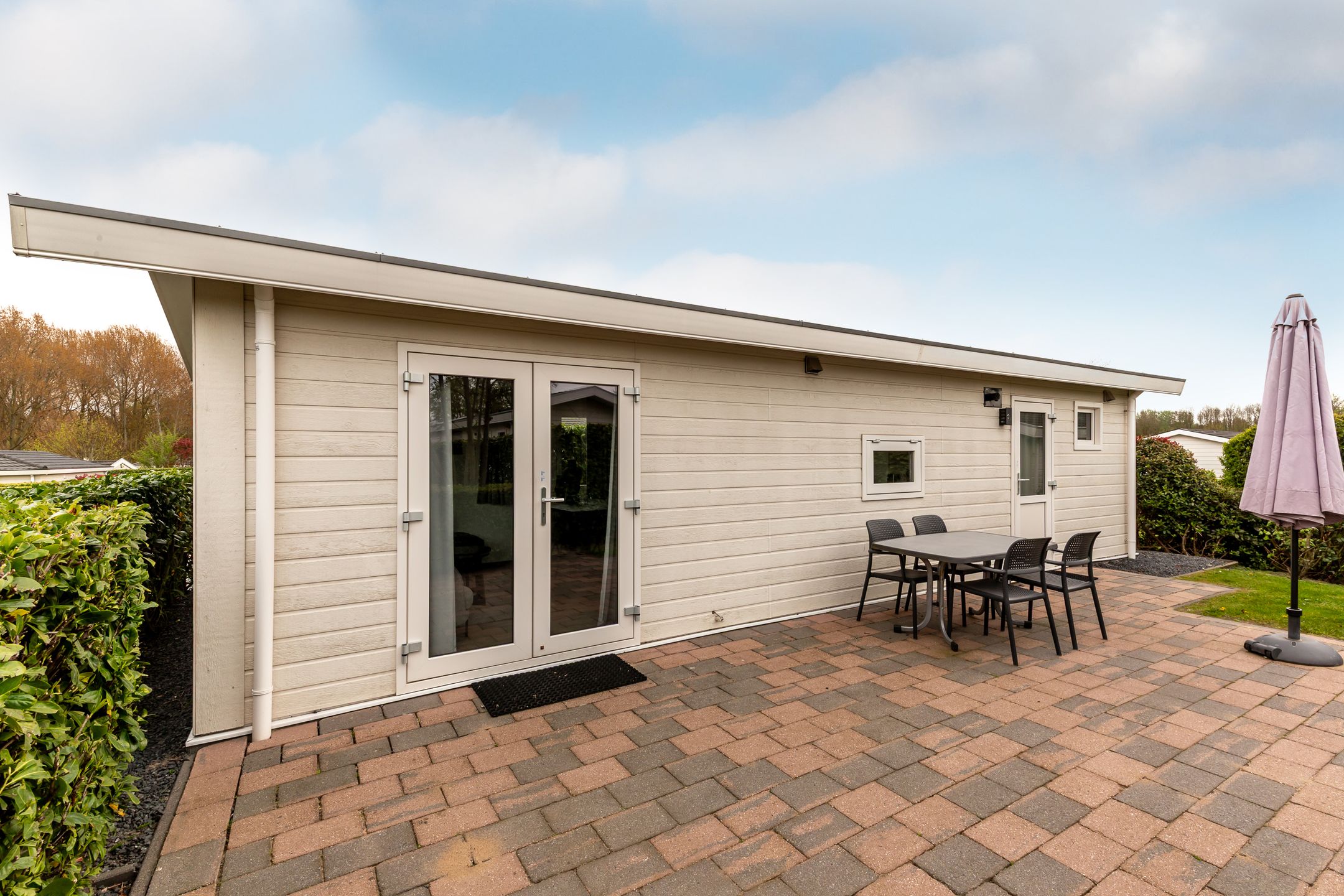 2-bedroom freehold villa in Halfweg — photo 1 of 5