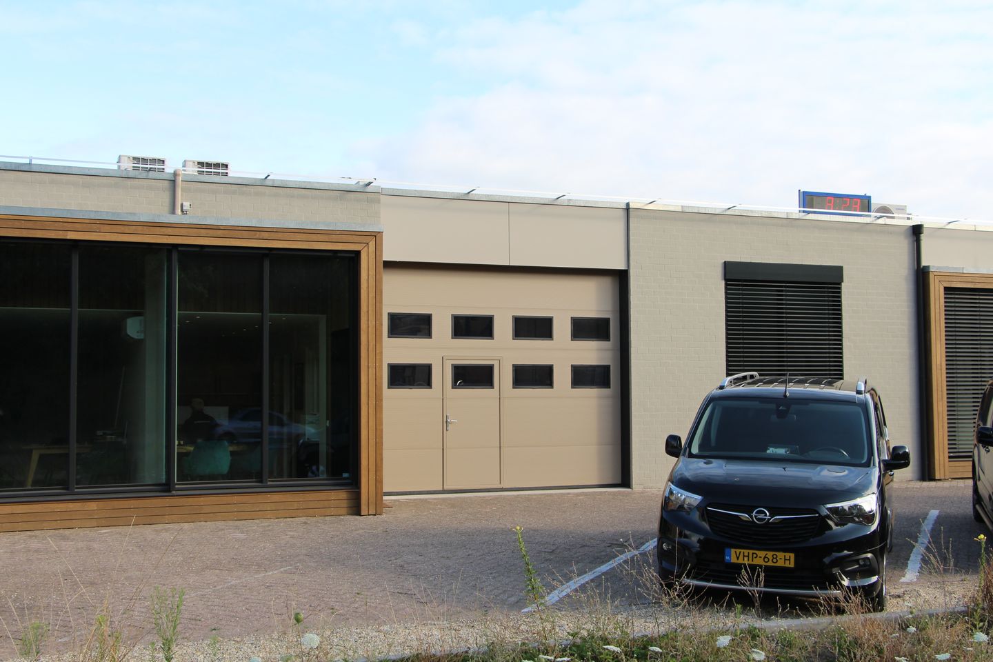 Bekijk foto 1 van Loosdrechtseweg 202-A