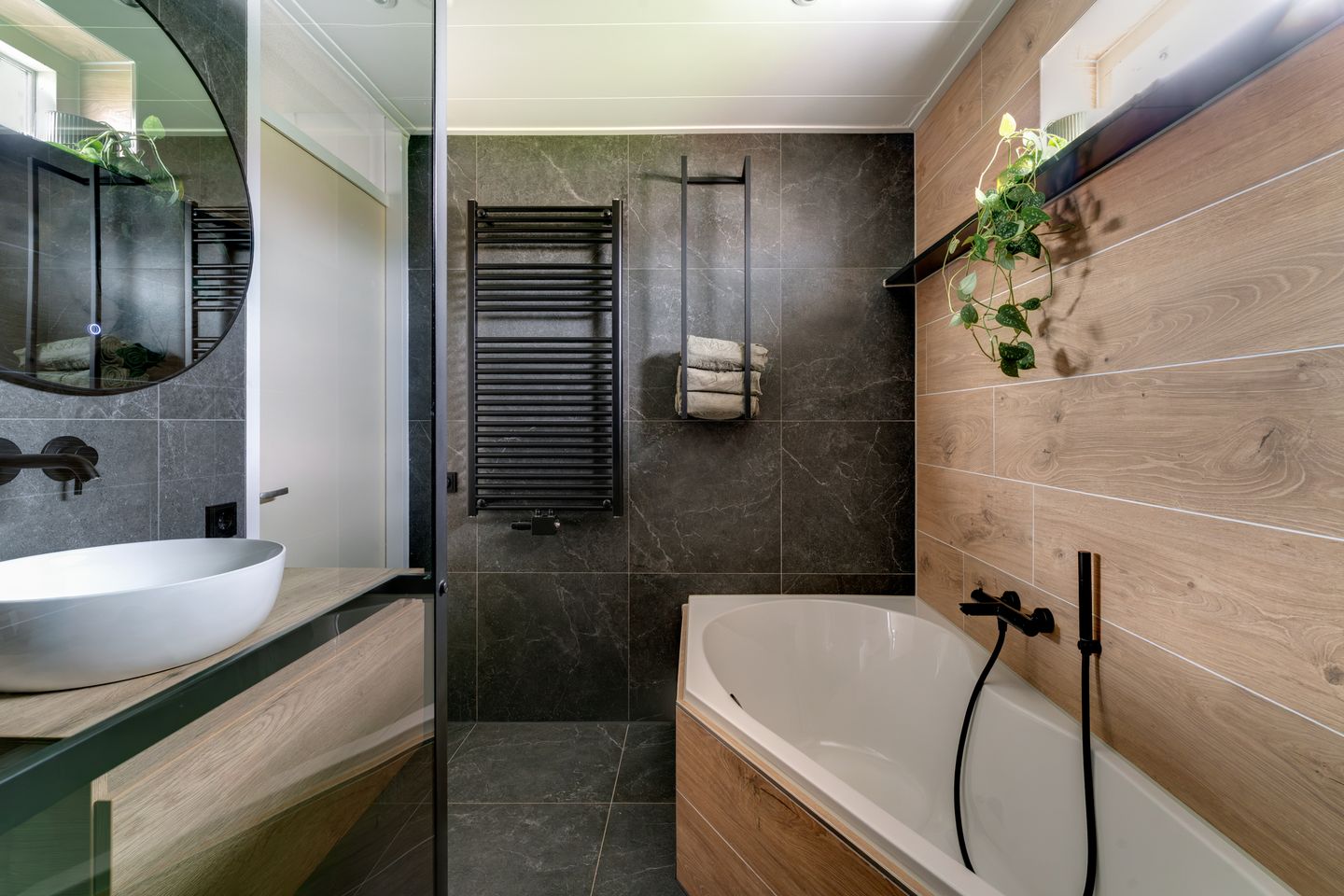 Photo 34 of Huissensestraat 1-A