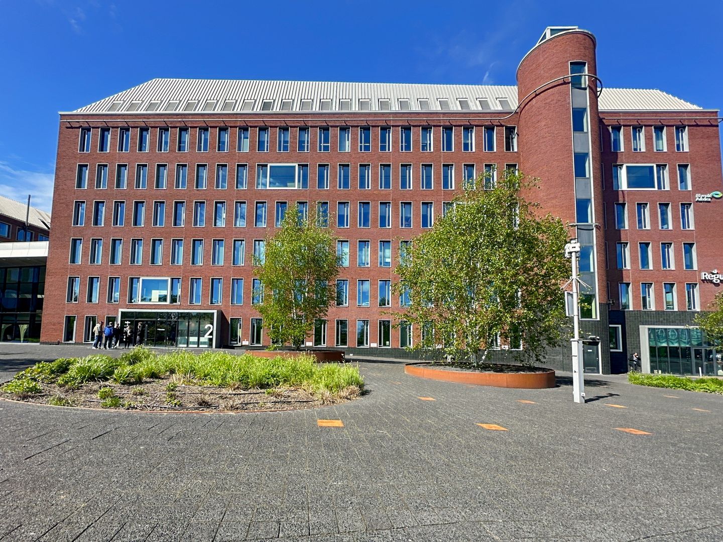 Bekijk foto 3 van Willemsplein 10