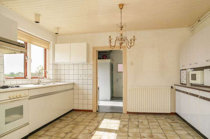 Twee-onder-één-kap te koop: Waalbandijk 40, Haaften