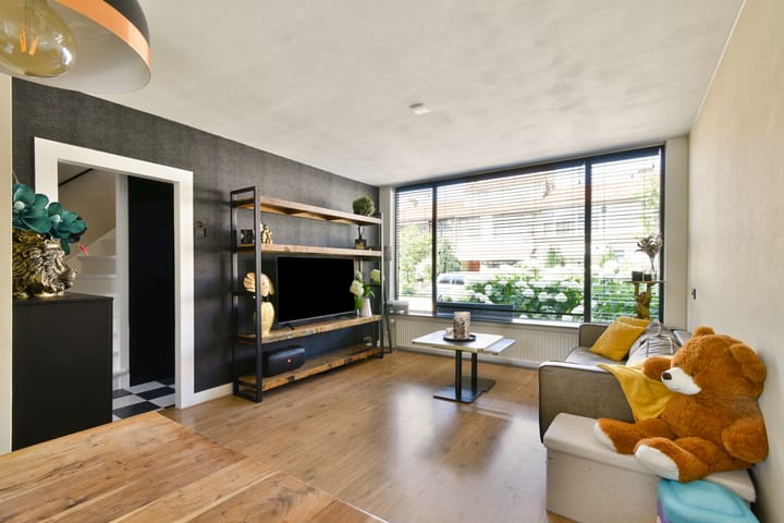 Tussenwoning te koop: Jacob van Lennepstraat 11, Spijkenisse