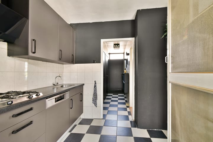 Tussenwoning te koop: Jacob van Lennepstraat 11, Spijkenisse