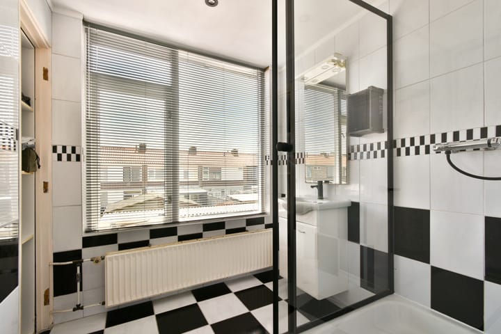 Tussenwoning te koop: Jacob van Lennepstraat 11, Spijkenisse