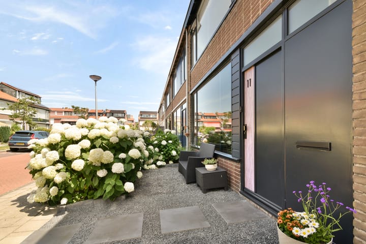 Tussenwoning te koop: Jacob van Lennepstraat 11, Spijkenisse