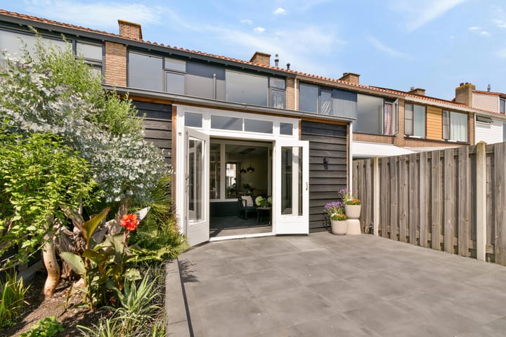 Tussenwoning te koop: Jacob van Lennepstraat 11, Spijkenisse