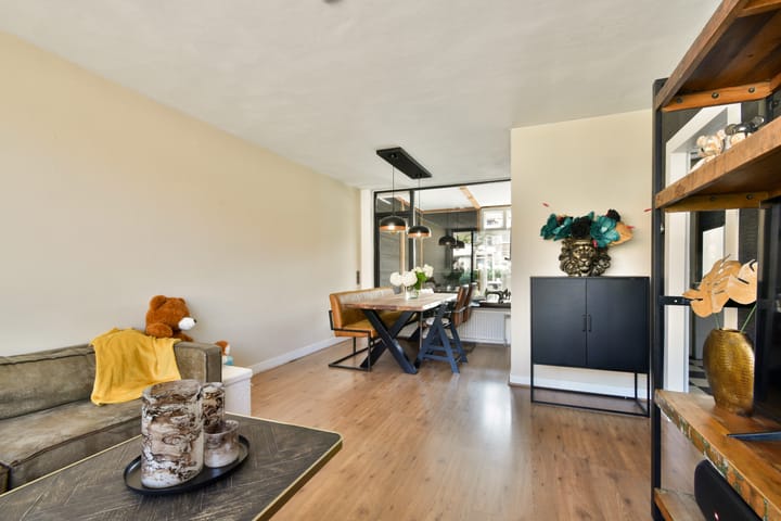 Tussenwoning te koop: Jacob van Lennepstraat 11, Spijkenisse