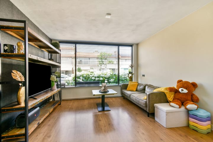Tussenwoning te koop: Jacob van Lennepstraat 11, Spijkenisse