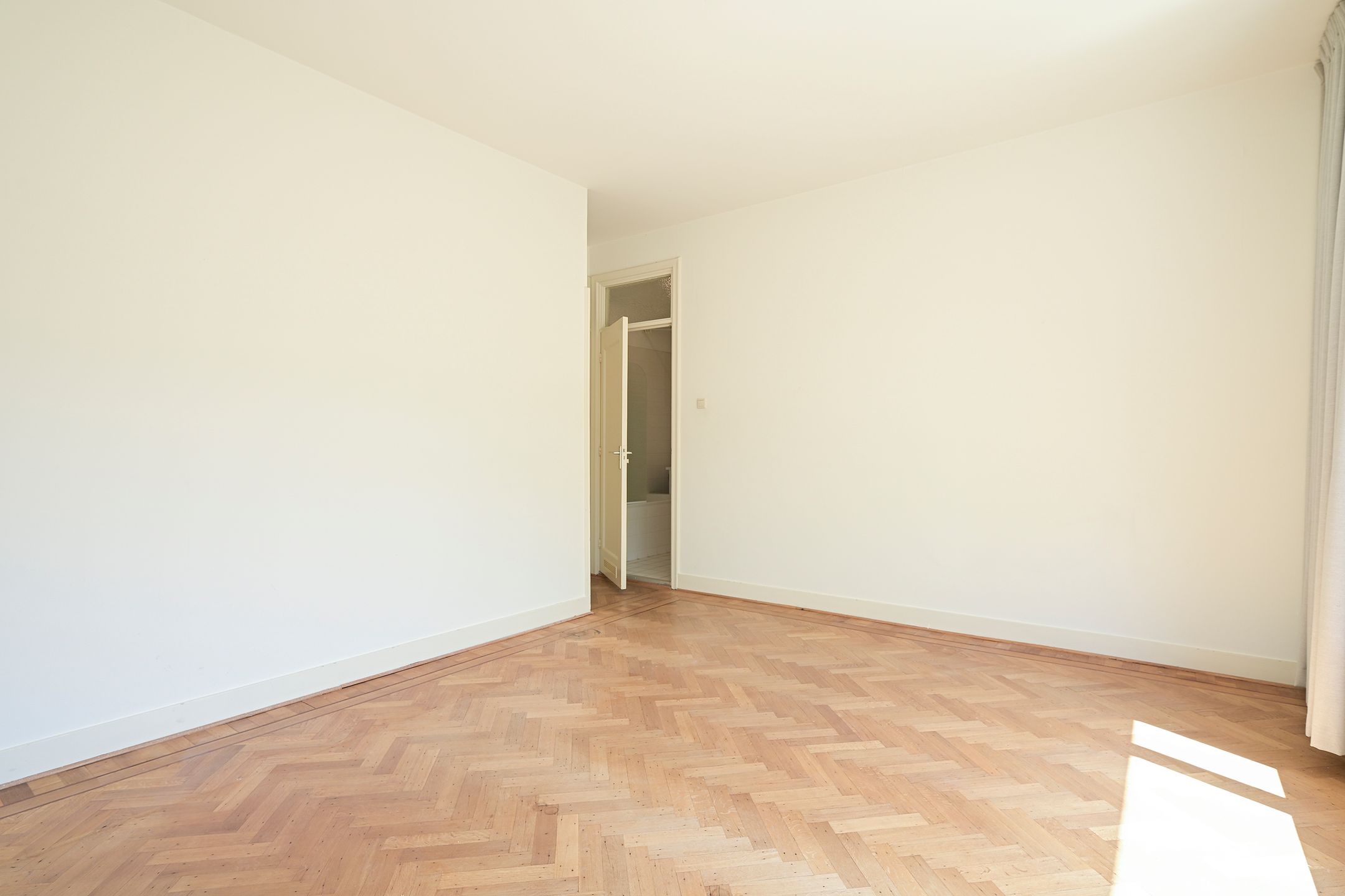 Photo 21 of Van Neckstraat 49