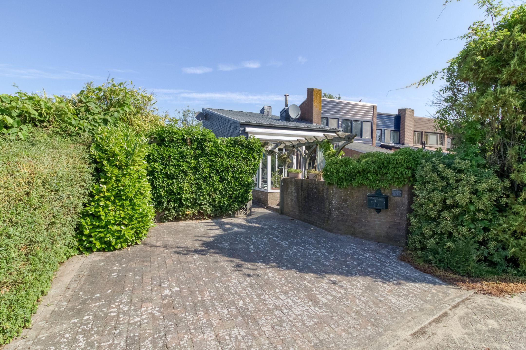 3-bedroom freehold villa in Nieuwvliet — photo 1 of 5