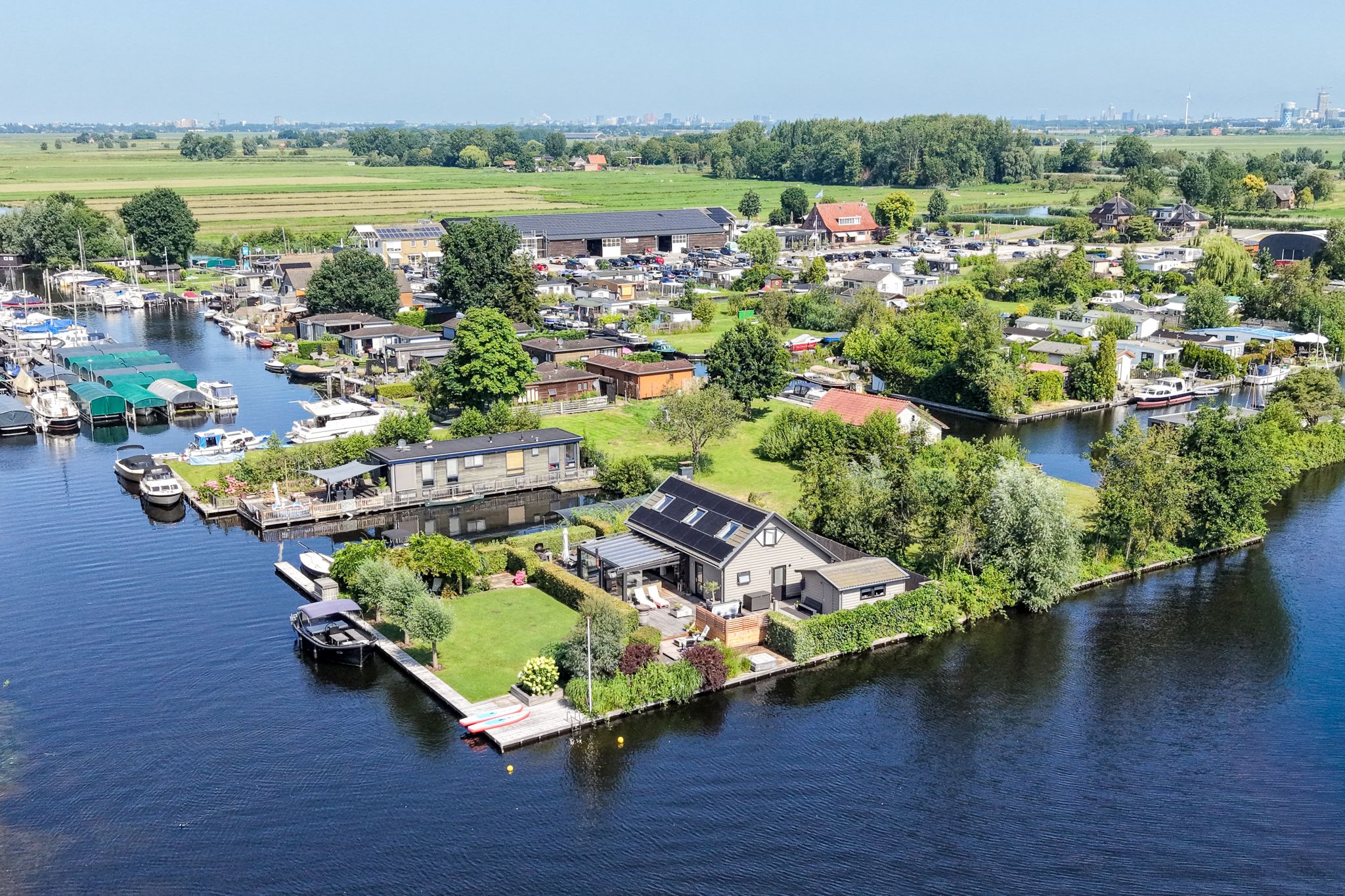 3-bedroom freehold villa in Vinkeveen — photo 2 of 5