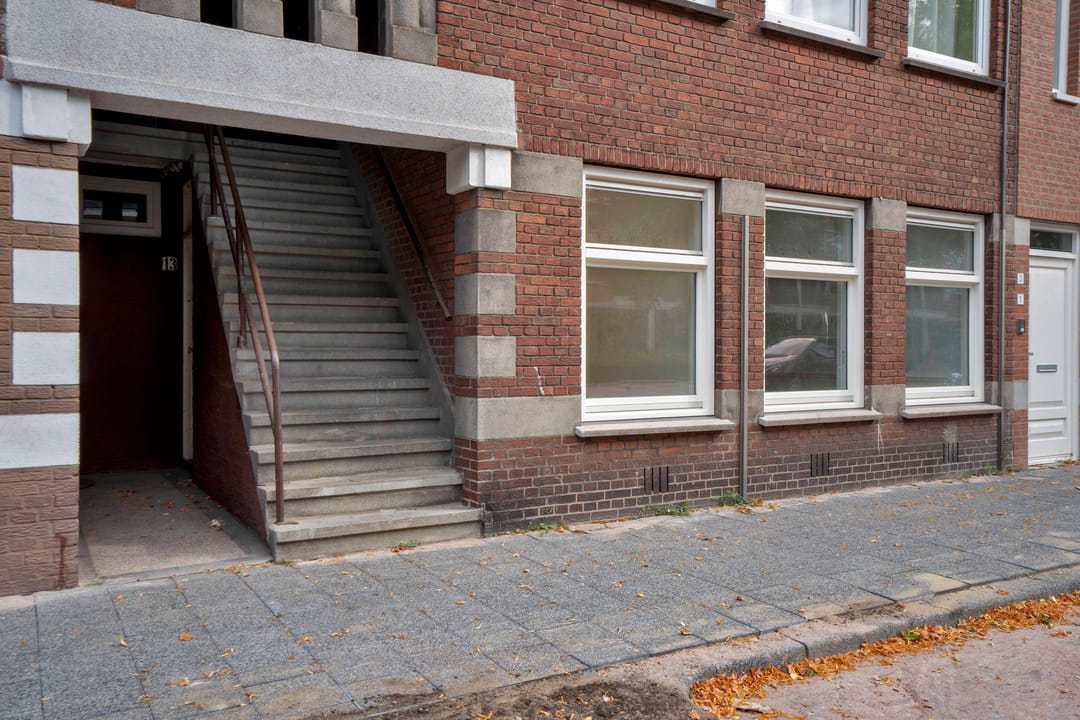 Photo 31 of Linnaeusstraat 13