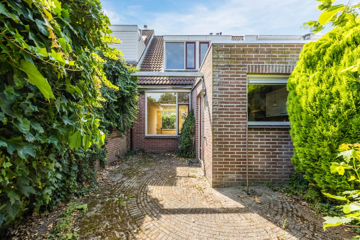 Tussenwoning te koop: Bastiaansblok 43, Bergen Op Zoom