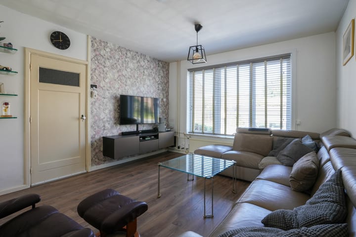 Tussenwoning te koop: Resedastraat 16, Geleen