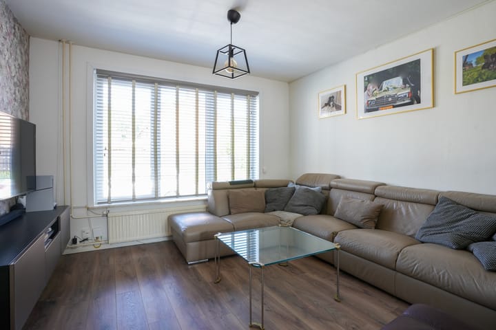 Tussenwoning te koop: Resedastraat 16, Geleen
