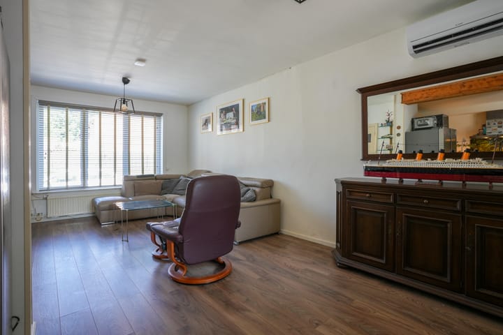 Tussenwoning te koop: Resedastraat 16, Geleen