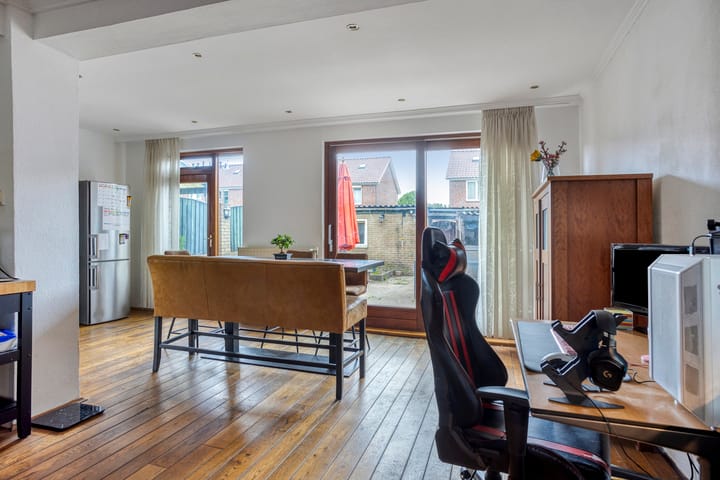 Tussenwoning te koop: Paulus Potterlaan 27, Helmond