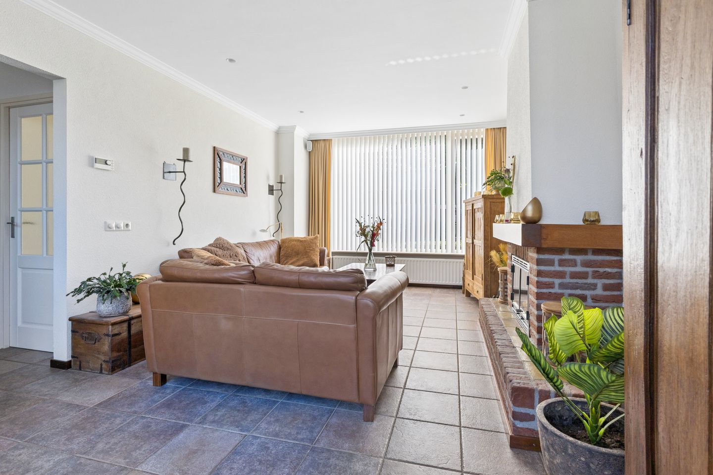 Photo 10 of Warmoesstraat 36