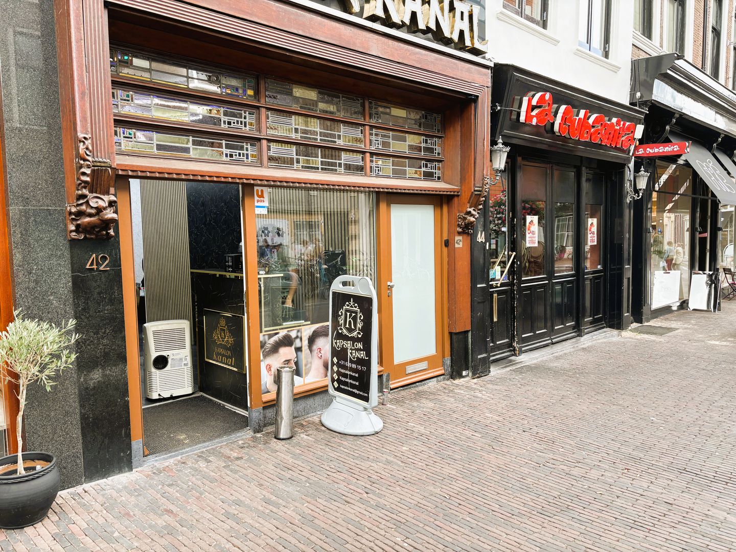 View photo 1 of Oudkerkhof 42