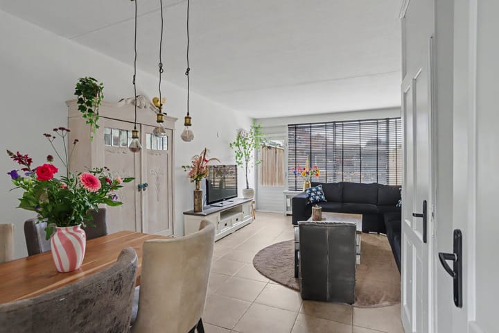 Tussenwoning te koop: Beemd 10, Borne