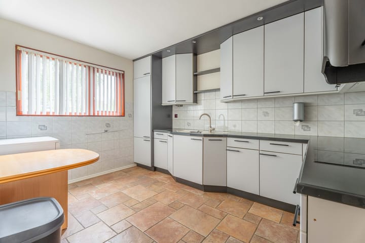 Tussenwoning te koop: Willem Elsschotsingel 5, Hillegom